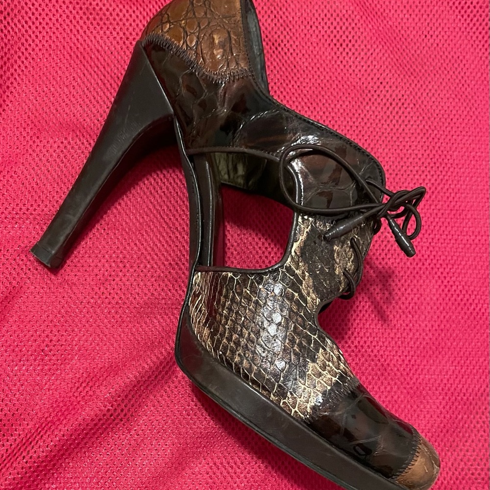 Brown-multi leather Stuart Weitzman heels. Sz. 8